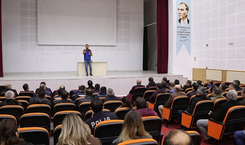 Havza'da kamu personeline deprem eğitimi verildi