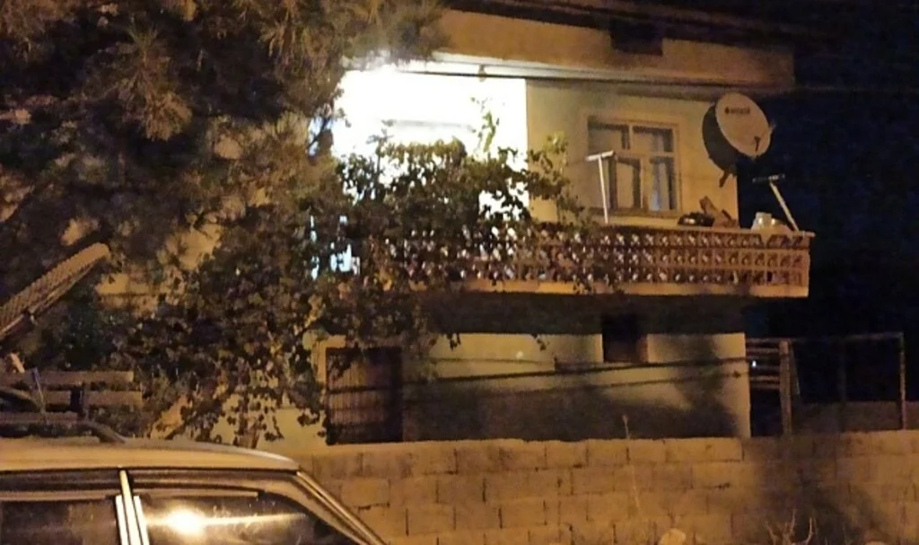 Hırsızlık için geldiler, fark edilince kaçtılar