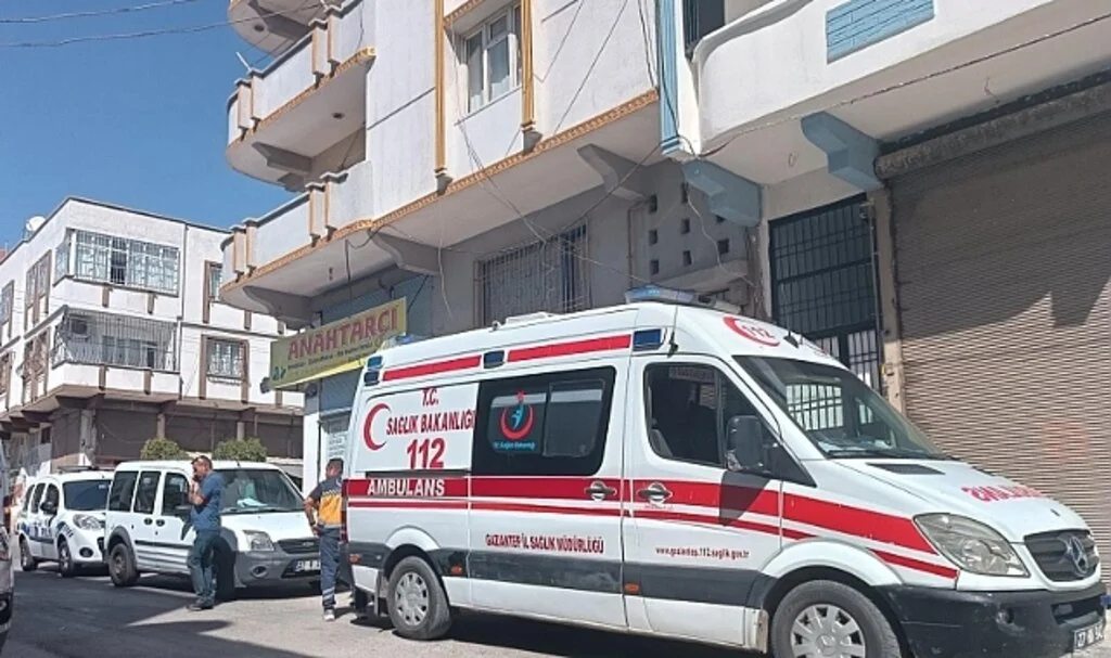 İki aylık bebeğini bıçaklayarak öldüren anne tutuklandı