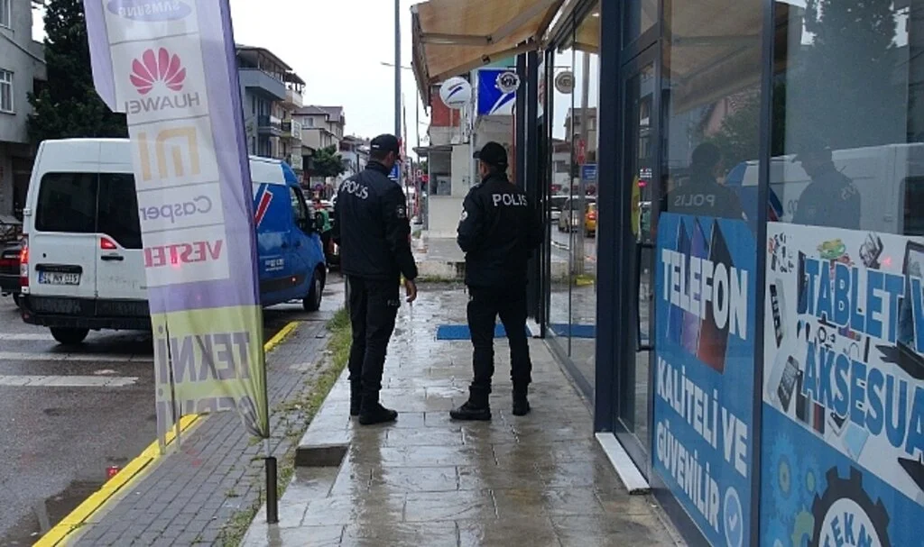 İki genç arasındaki bıçaklı kavga kanlı bitti: 1 yaralı