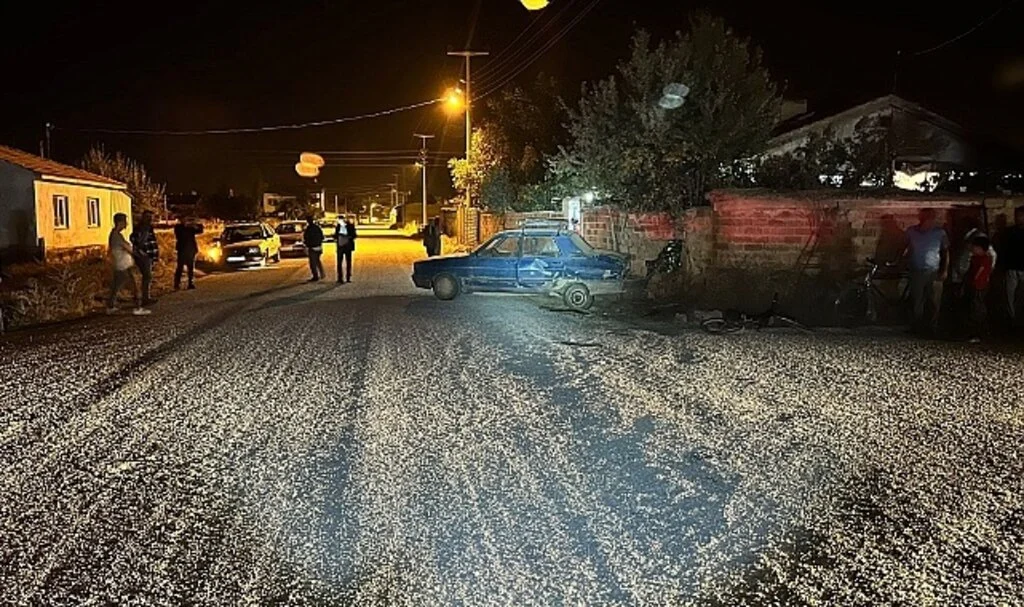 İki kişinin yaralandığı kazada kaçan sürücü araç plakasını düşürdü