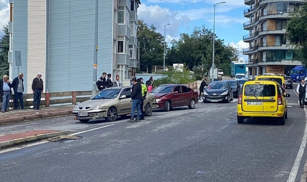 İki otomobilin çarpıştığı kazada 10 yaşındaki çocuk yaralandı