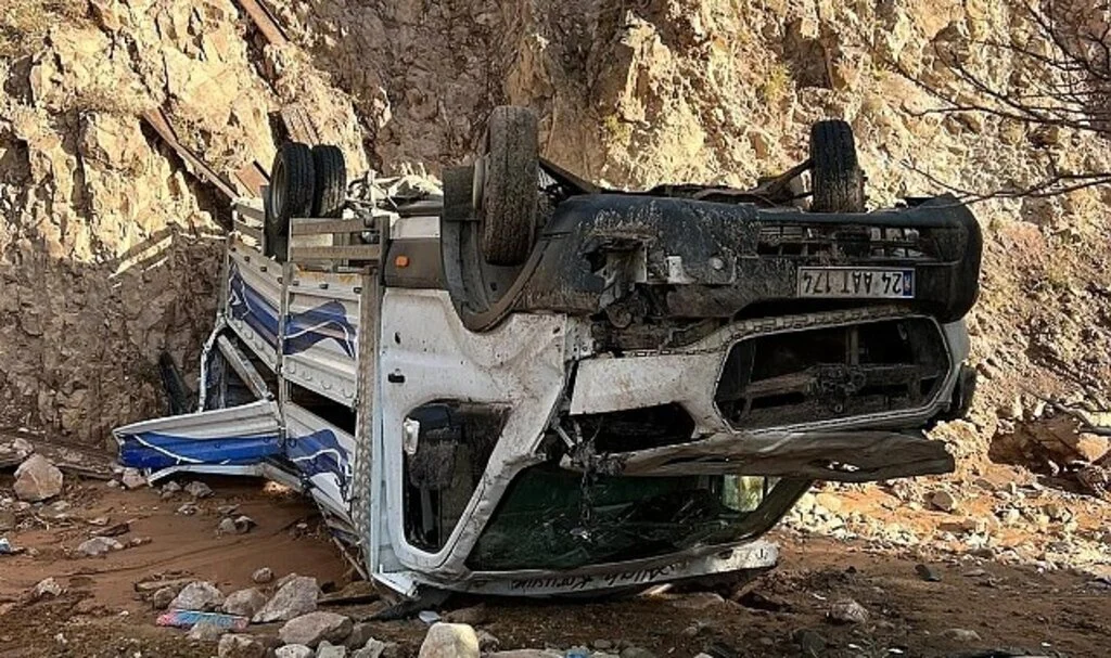 İliç’te kamyonet şarampole uçtu: 1 yaralı