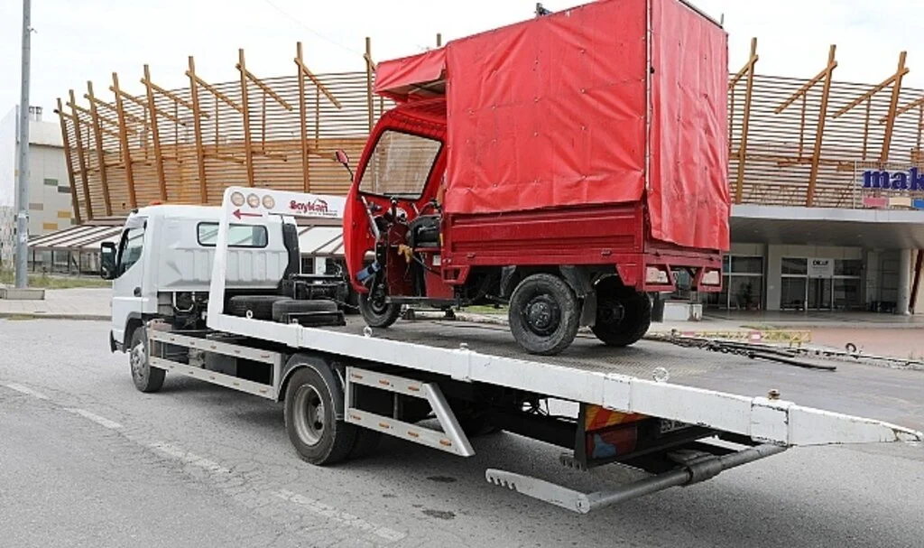 İlkadım'da Yetkisiz Atık Toplayanlara Zabıta Ekipleri Fırsat Vermiyor