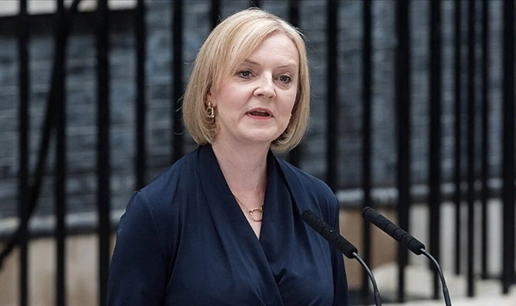 İngiltere'de 5 Eylül'de Başbakanlık koltuğuna oturan Liz Truss'ın liderliği sorgulanıyor