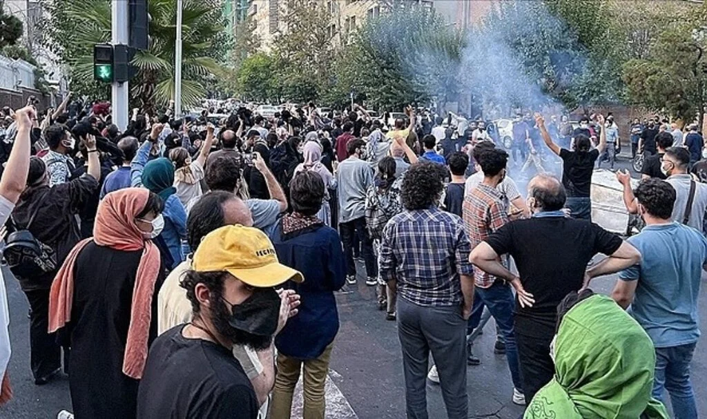 İran'da Mahsa Emini'nin ölümünden sonra başlayan protestolar sürüyor