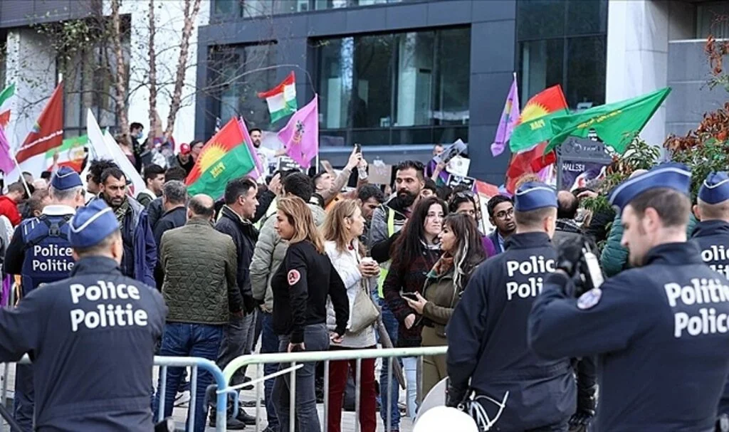 İranlı Mahsa Emini'nin ölümü Brüksel'de protesto edildi