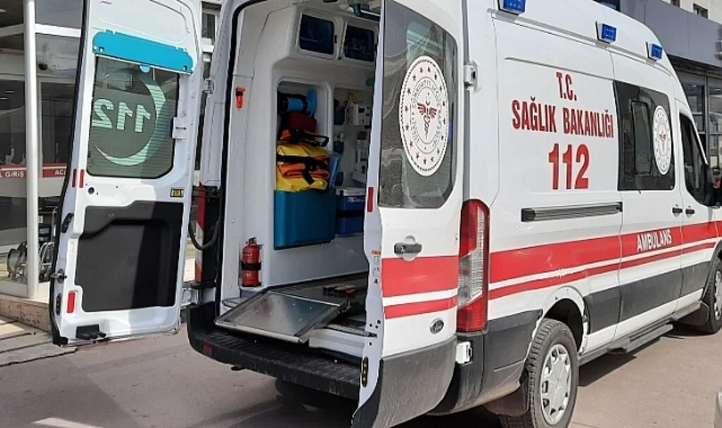 İş hanında tartıştığı kişiyi ayağından vurup kaçtı