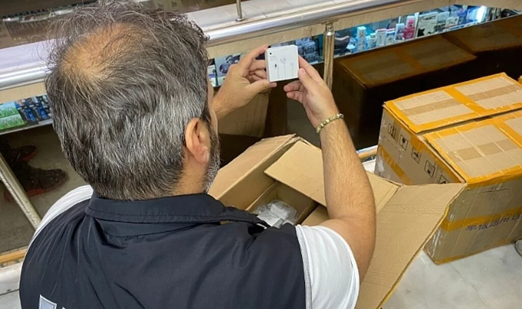İstanbul’da 15 milyon lira değerinde kaçak ürün ele geçirildi
