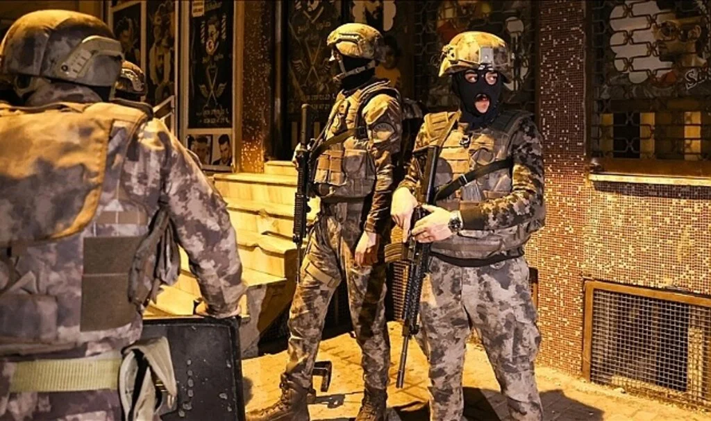 İstanbul'da DEAŞ operasyonunda 10 şüpheli yakalandı