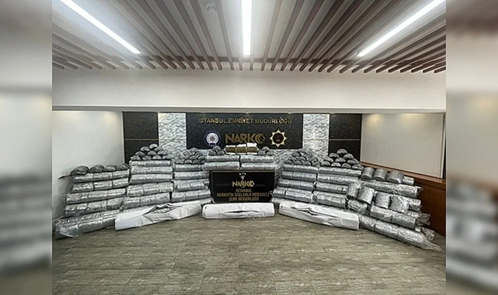 İstanbul'da dev operasyon: Türkiye’ye gönderilen kumaş topları arasından 1,5 ton uyuşturucu çıktı