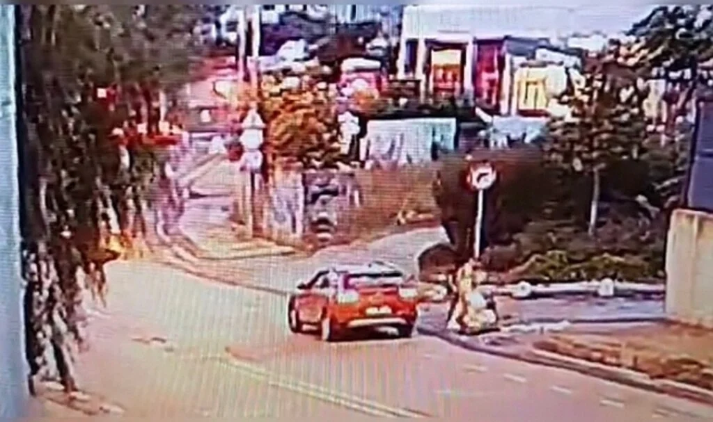İstanbul’da kız kardeşlerin yaşadığı dehşet anları kamerada: Polis saldırganı yakaladı