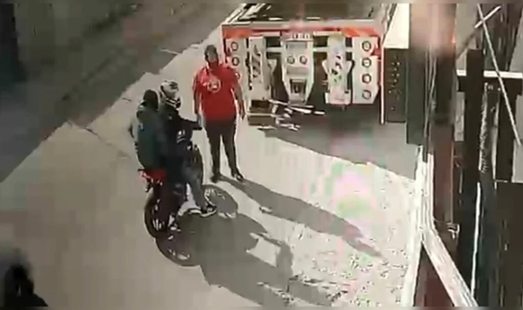 İstanbul’da silahlı saldırı kamerada: Saldırganların sesine çıkınca vuruldu
