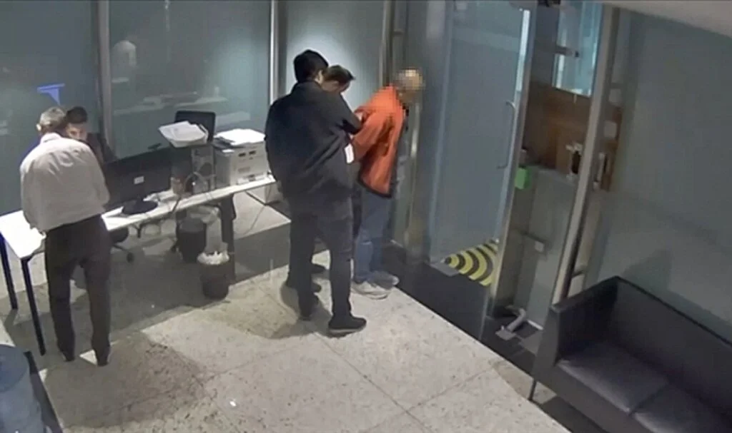 İstanbul Havalimanı'nda yolcu karşılamaya gelen firari FETÖ üyesi tutuklandı