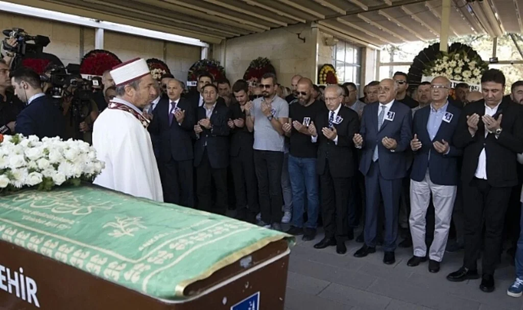 İstek parçası çalmadı diye öldürülen müzisyen Onur Şener son yolculuğuna uğurlandı