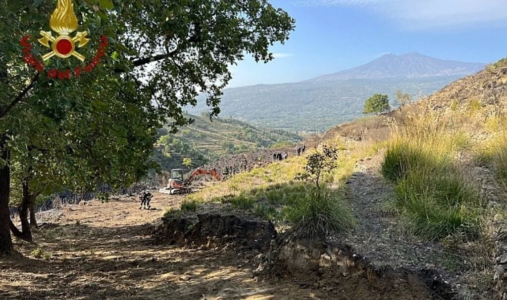 İtalya’da yangın söndürme uçağı düştü: 2 ölü