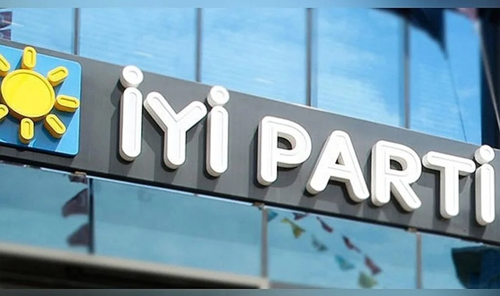 İYİ Parti'den istifa eden 4 isim, MHP'ye katıldı