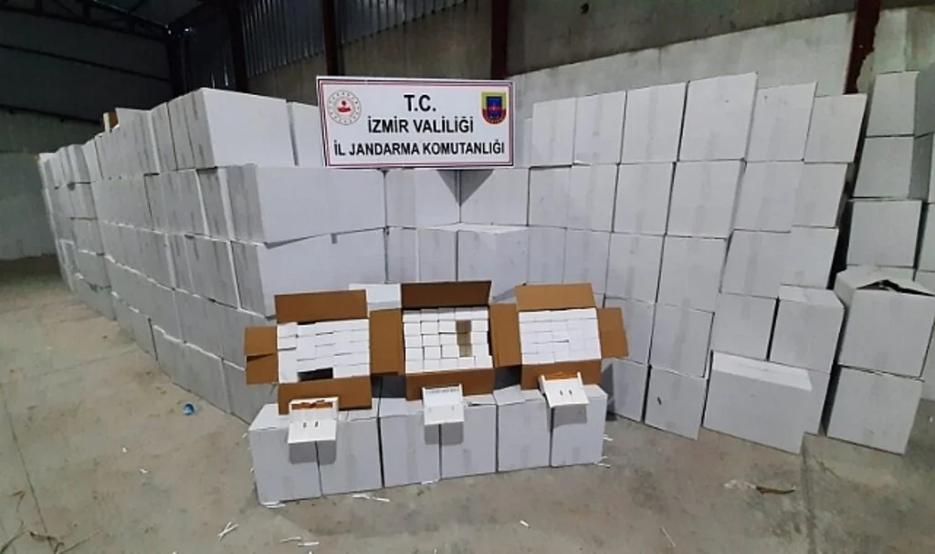 İzmir’de 15 milyon adet satışa hazır bandrolsüz makaron ele geçirildi