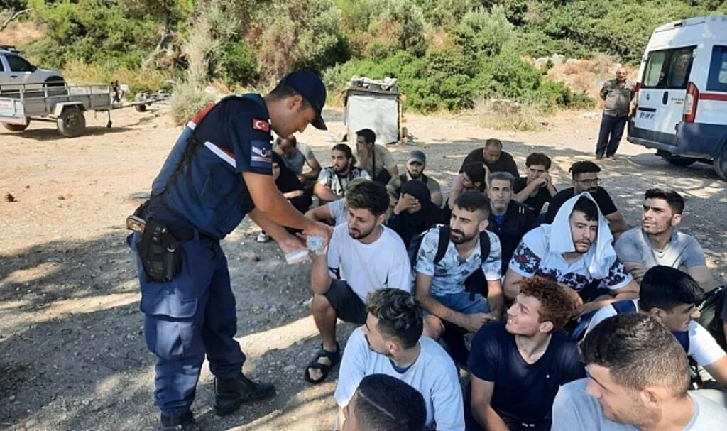 İzmir’de 475 düzensiz göçmen yakalandı