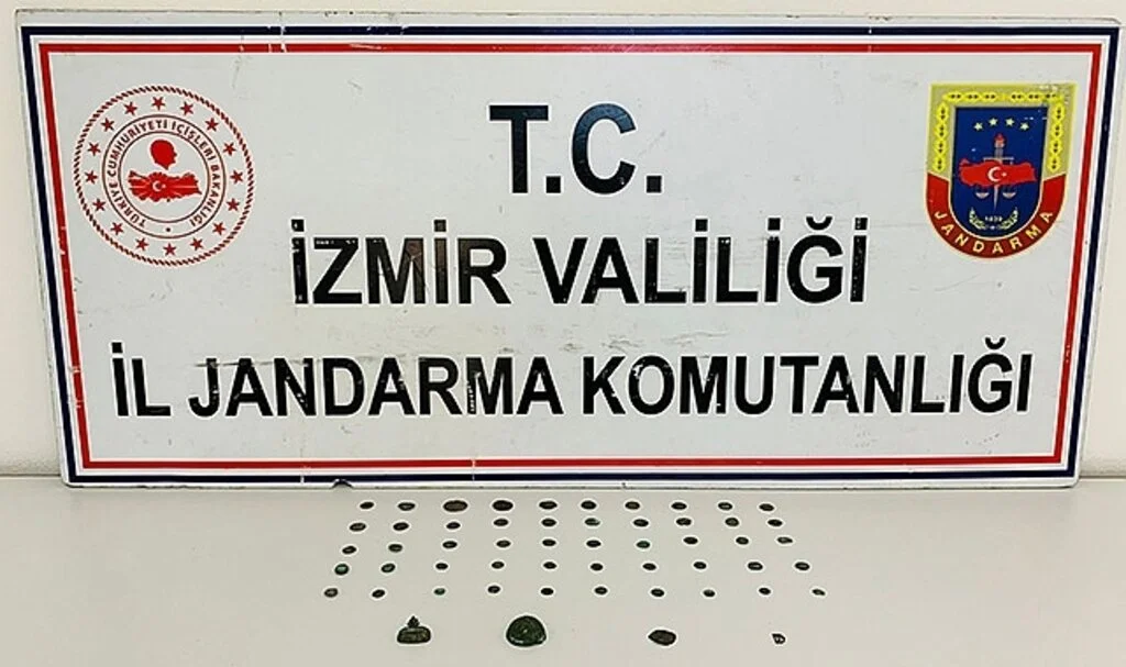 İzmir'de 54 adet tarihi eser ele geçirildi