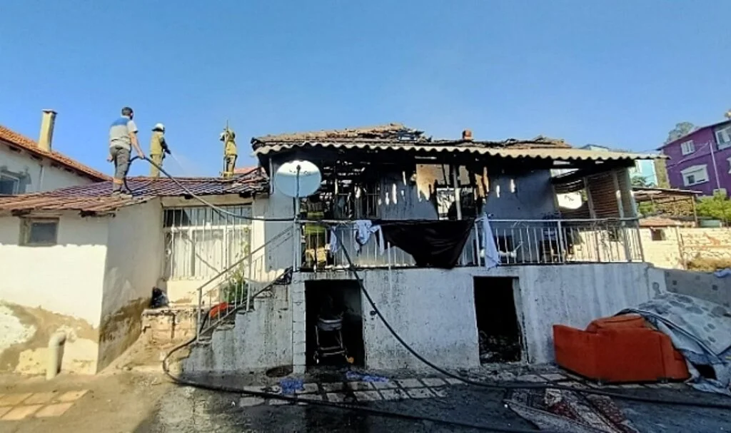 İzmir’de evde çıkan yangında 3 yaşındaki çocuk hayatını kaybetti