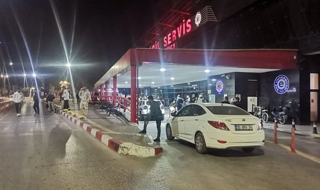 İzmir’de husumetliler arasında bıçaklı kavga: 1 ağır yaralı