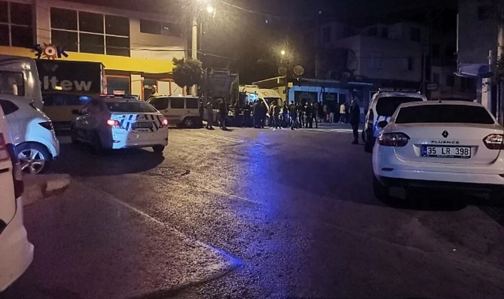 İzmir’de tartıştığı kişilere ateş açan şüpheli, çatışma ortasında kalan babasını da vurdu