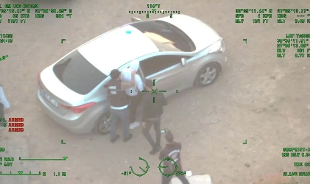 İzmir polisinden uyuşturucu tacirlerine helikopter destekli dev operasyon