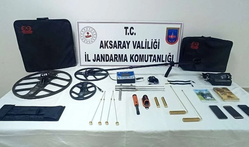 Jandarma, kazıya giden 4 şahsı suçüstü yakaladı