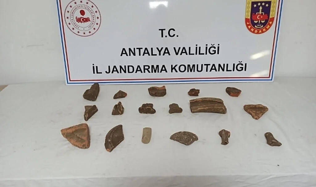 Jandarmadan kaçak kazıya suçüstü: 2 gözaltı