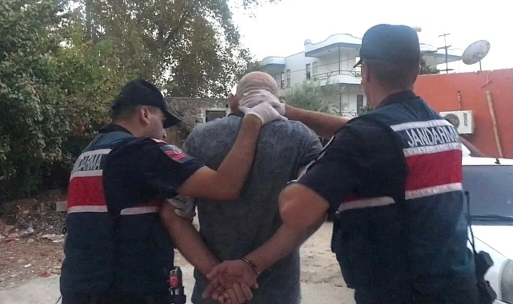 Jandarmadan zehir tacirlerine 'Beyaz Kelebek' operasyonu: 16 gözaltı