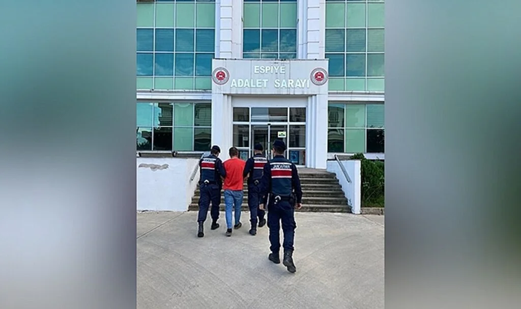 Kaçak uyuşturucu tacirini jandarma yakaladı