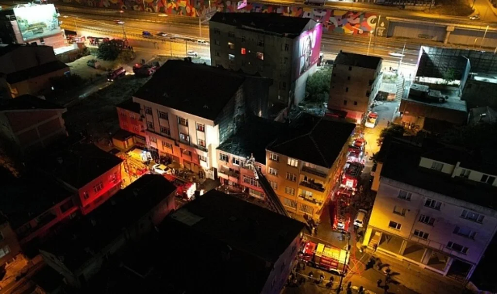 Kadıköy’de binada doğal gaz patlaması