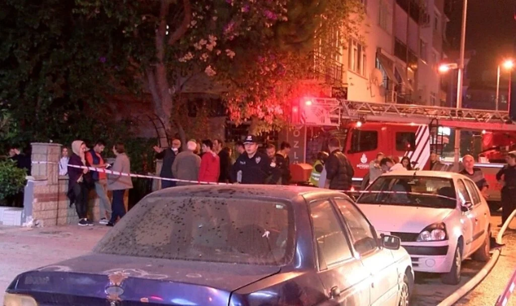 Kadıköy'de gecekonduları alevler sardı: 1 kişi hastaneye kaldırıldı