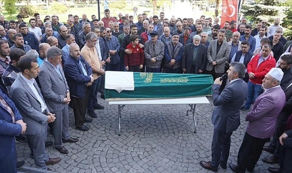 Kalp krizinden kaybettiği arkadaşı anısına düzenlenen turnuvada kalp krizinden vefat etti