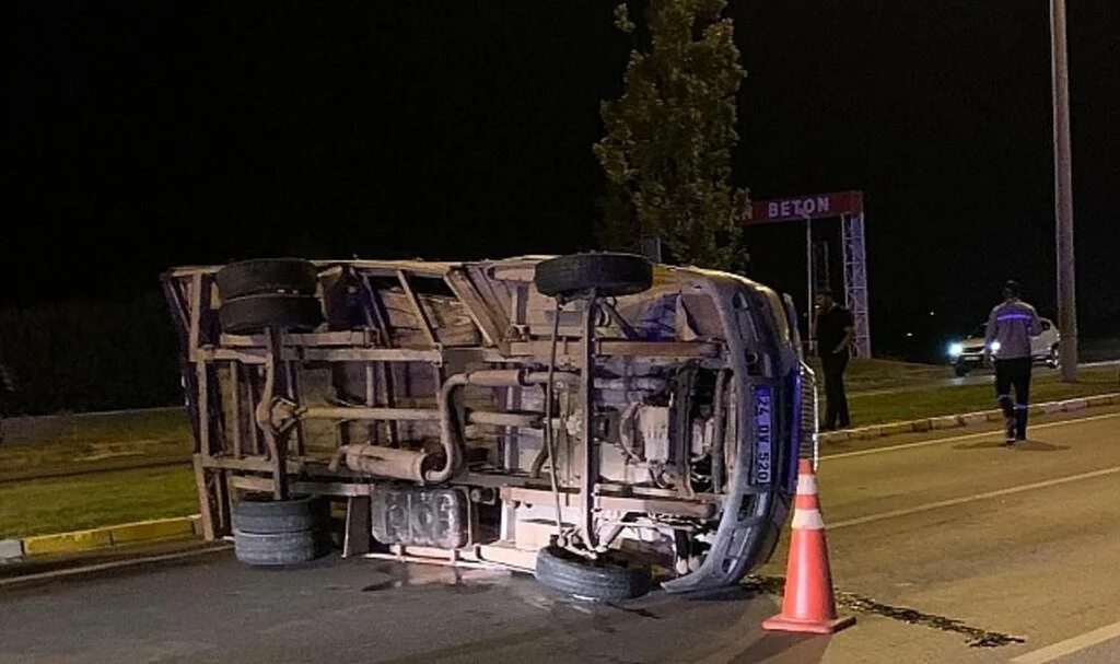 Kamyonet devrildi: 1 yaralı