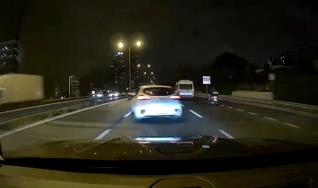 Kartal’da art arda makas atan sürücü trafiği tehlikeye soktu