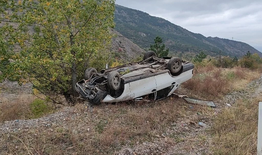 Kastamonu'da iki otomobil şarampole uçtu: 1 ölü, 1 yaralı