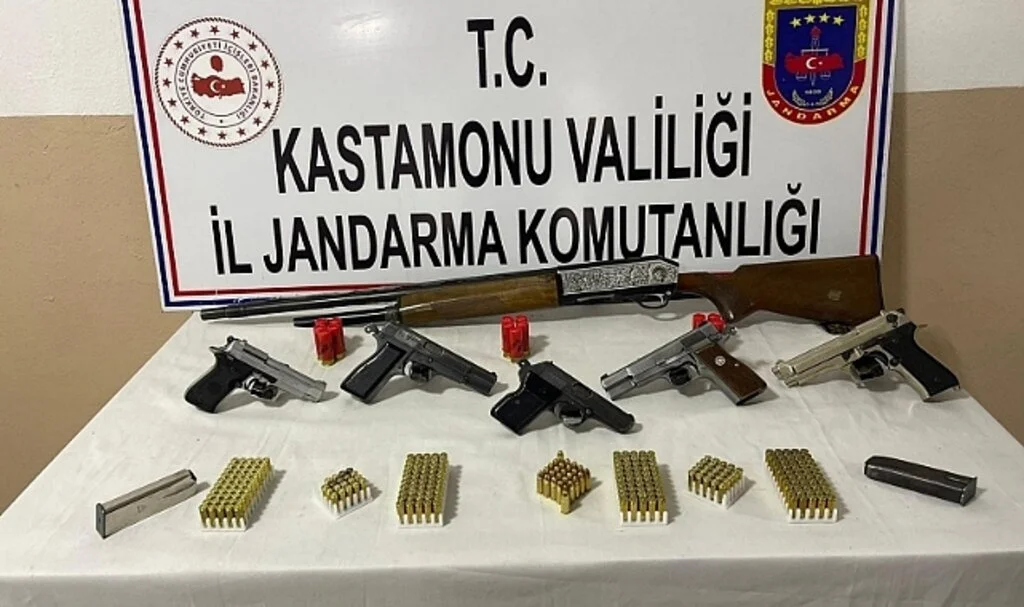 Kastamonu’da kaçak silah operasyonu: 2 gözaltı