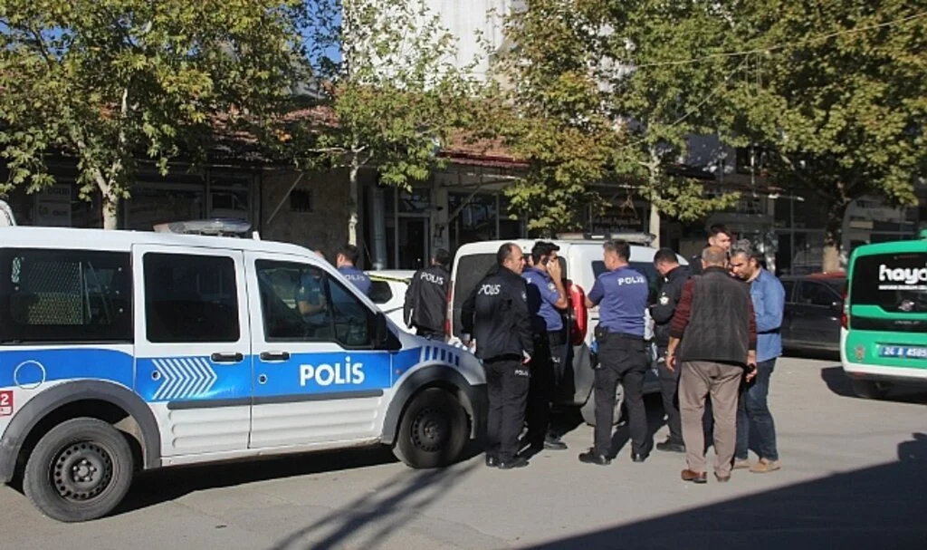 Kavga ettiği genci pompalı tüfekle vurdu