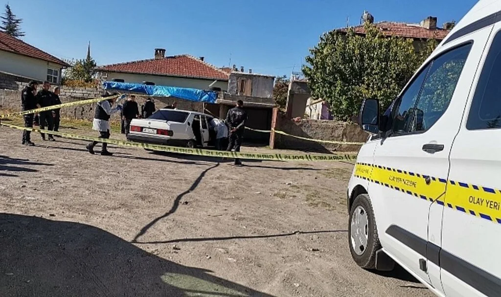 Kayseri'de otomobil içerisinde kadın ve erkek cesedi bulundu