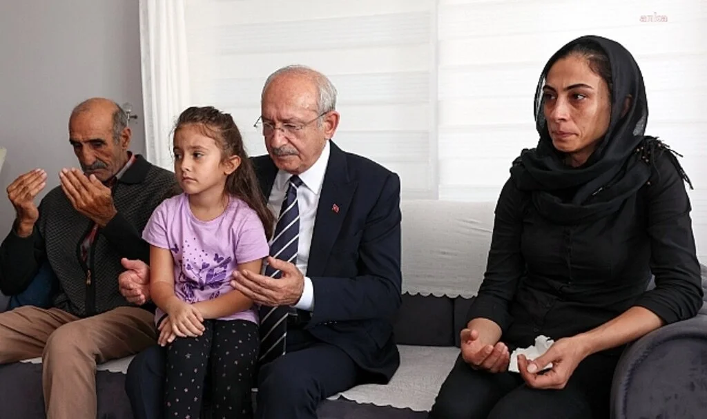 Kılıçdaroğlu Tece Polisevinde Şehit Olan Gezer'in Ailesine Taziye Ziyareti Yaptı