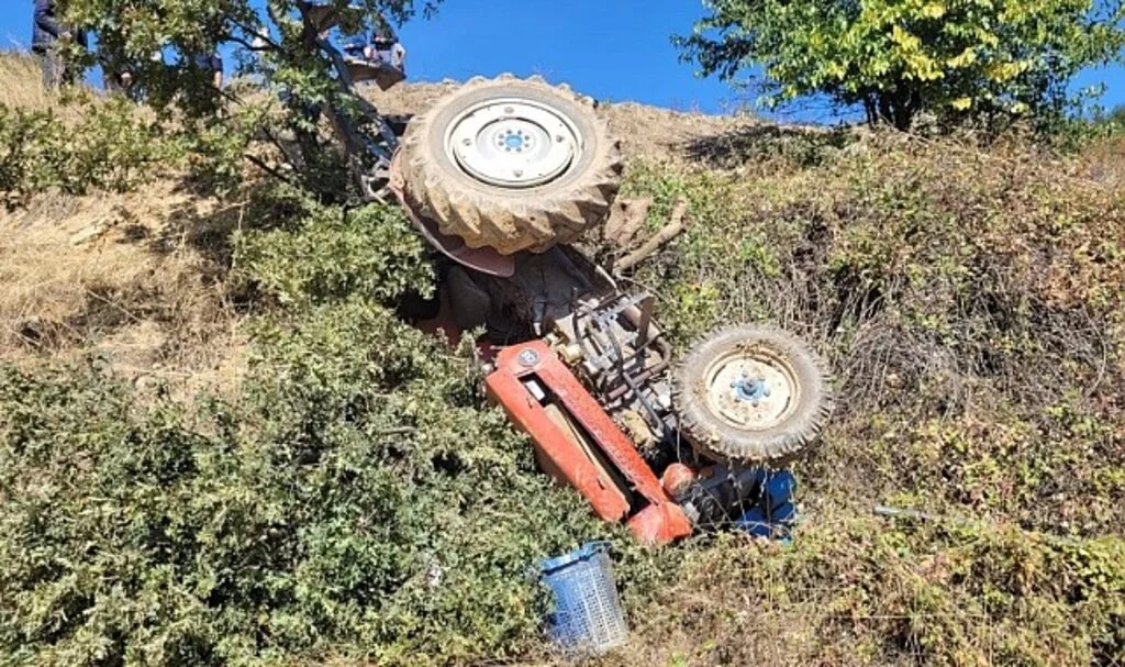 Kiraz’da traktör devrildi: 1 ölü