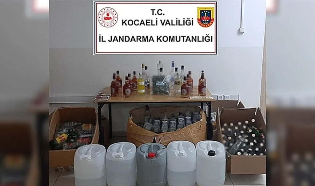 Kocaeli'de jandarma ekiplerinden sahte içki operasyonu: 2 gözaltı