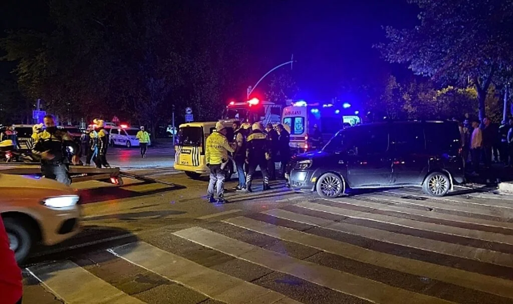 Kocaeli'de polis arabası ile hafif ticari araç çarpıştı: 2’si polis 5 yaralı