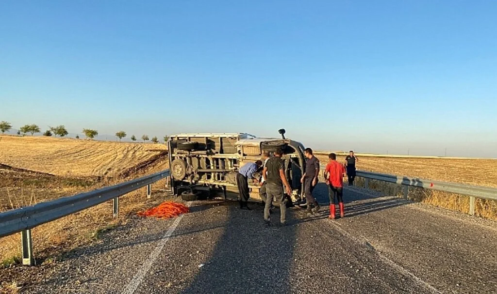 Kontrolden çıkan kamyonet devrildi: 1 yaralı