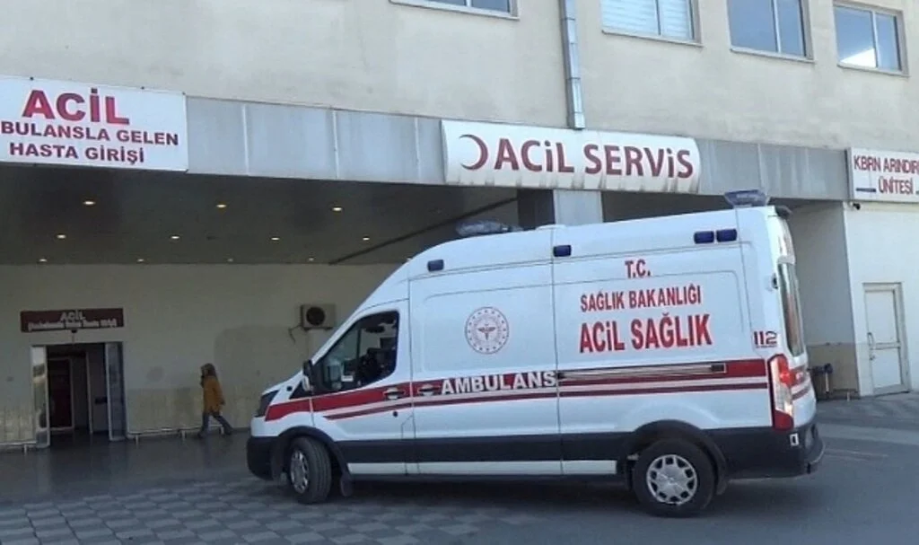 Kontrolden çıkan kamyonet takla attı: 2’si ağır 3 yaralı