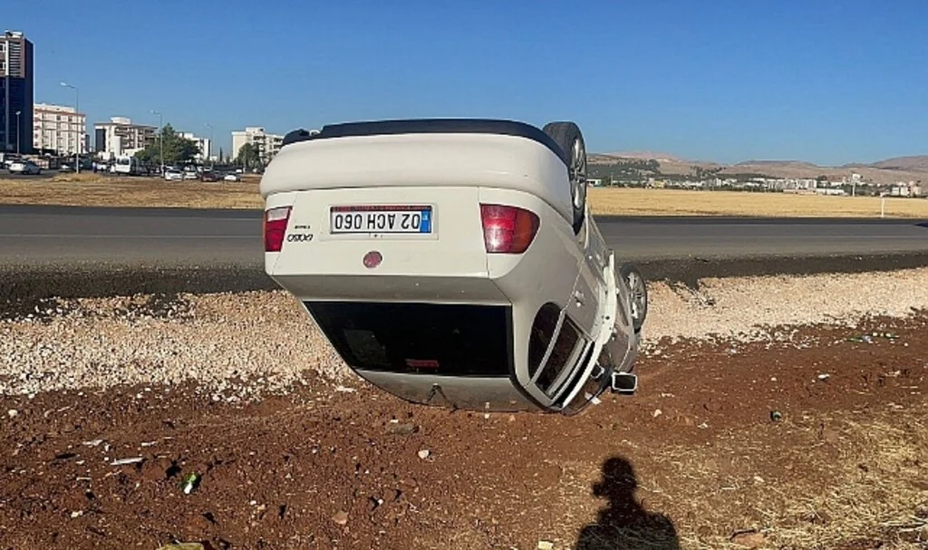 Kontrolden çıkan otomobil takla attı: 2 yaralı