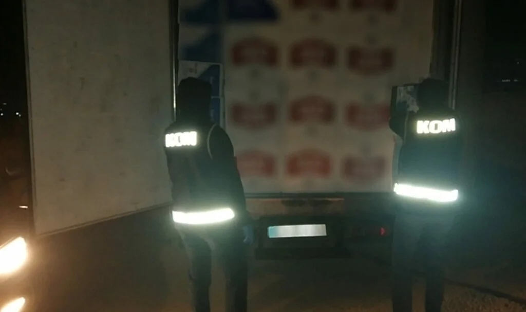 Konya’da durdurulan kamyondan 3 milyon 350 bin adet kaçak makaron çıktı
