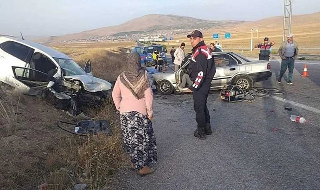 Konya'da feci kaza: 5 ölü, 2 ağır yaralı